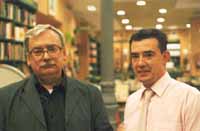 Sapkowski con Alfonso Santos, director de la Casa del Libro de Alcal, 96